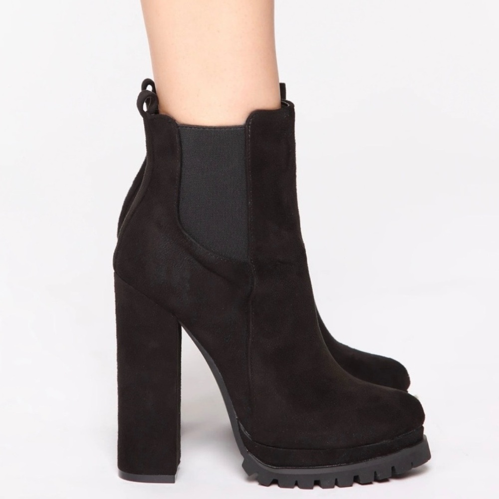 Fashion Nova Women’s Mid Calf Round Toe Suede Zip Up Double Platform Dress Boot
